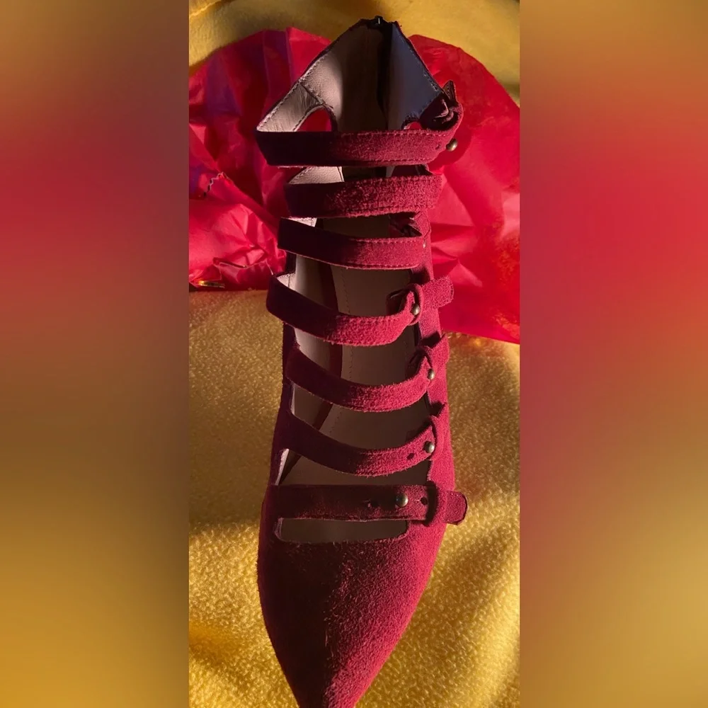 POUR LA VICTOIRE Vero Cuoio, Burgandy Suede Ankle Booties. Size 8M. - Picture 7 of 13